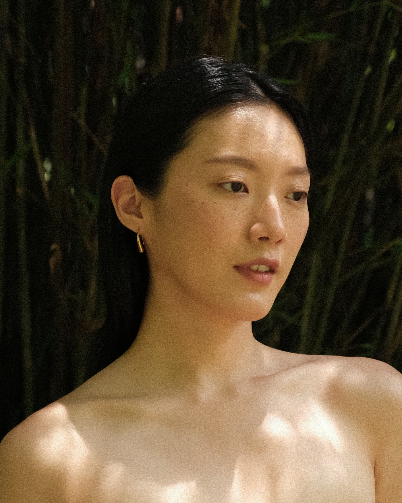 CORAIA金色迷你垂墜耳環