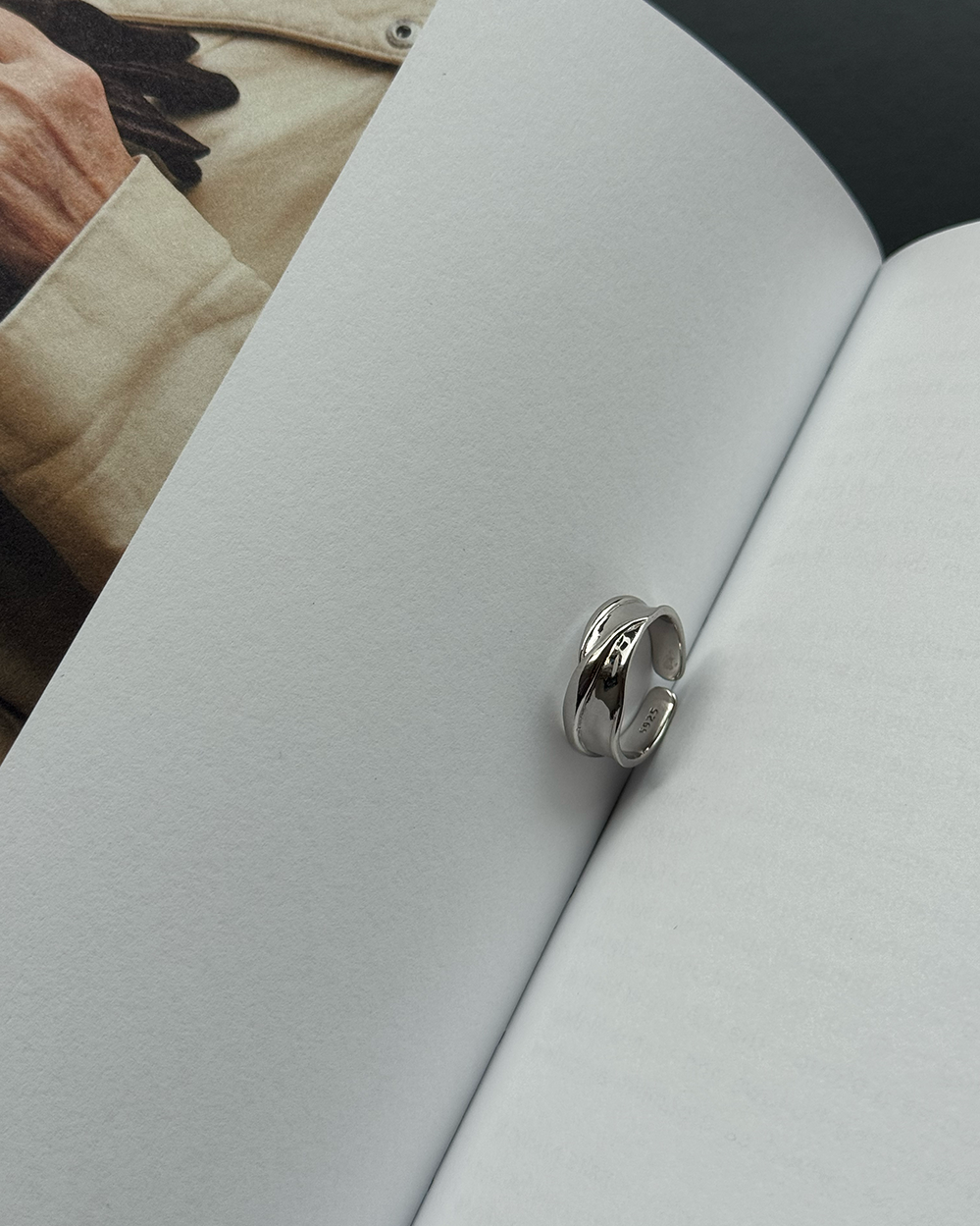 LUTZA銀色扭轉式開口戒指