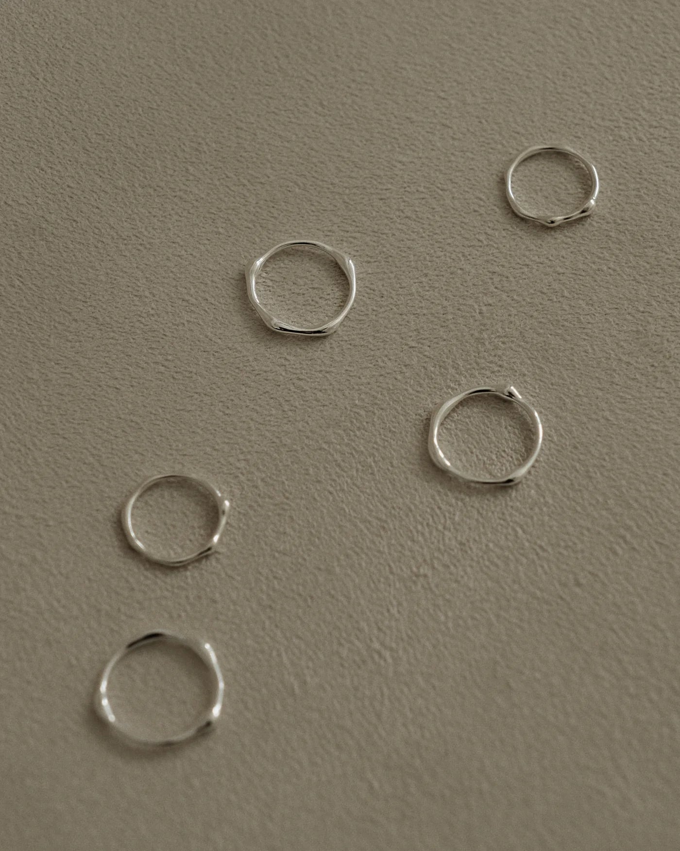 DEA銀色流線纖細戒指