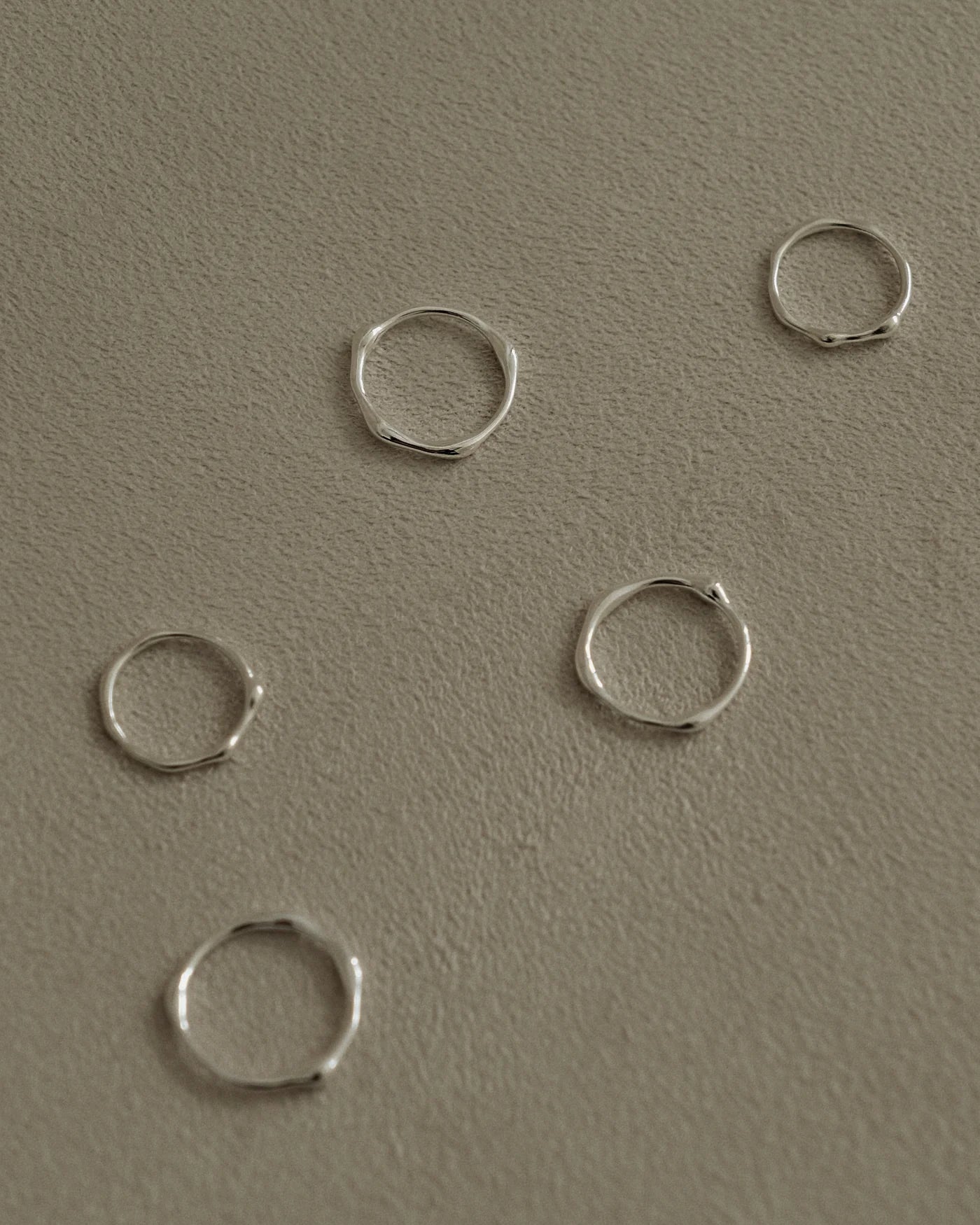 DEA銀色流線纖細戒指