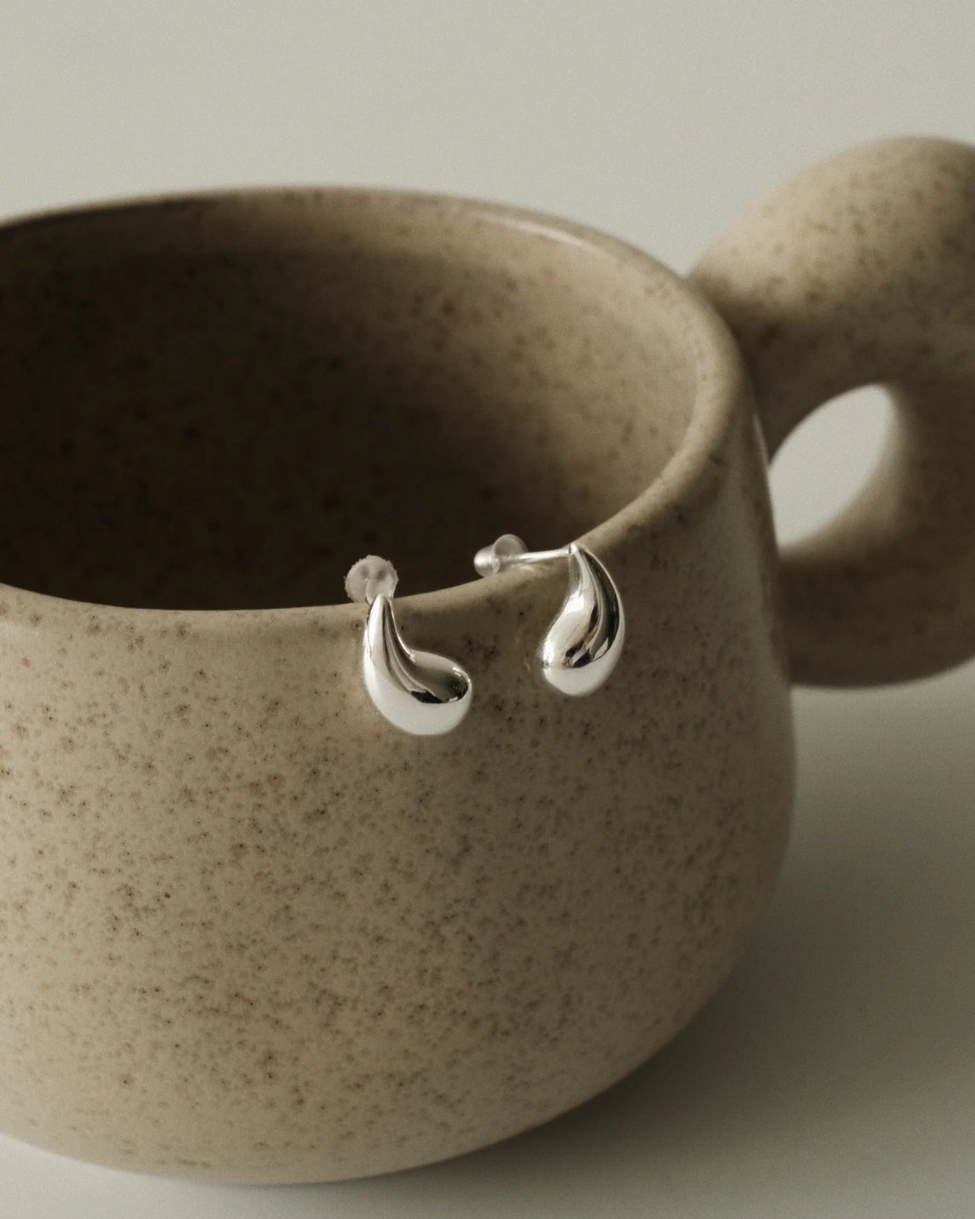 BOTTEGA銀色中型耳釘