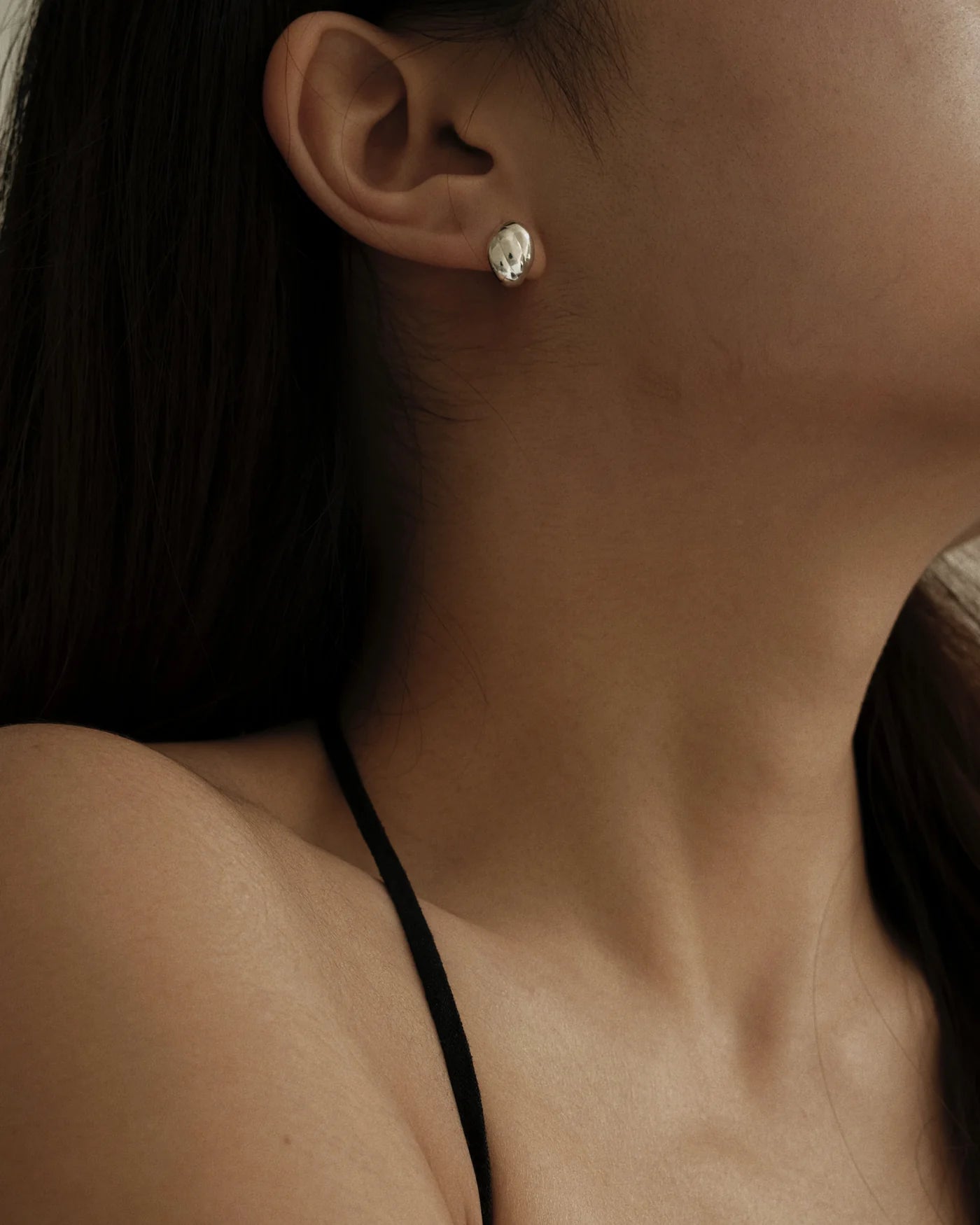 QUILE銀色弧形貝殼耳環