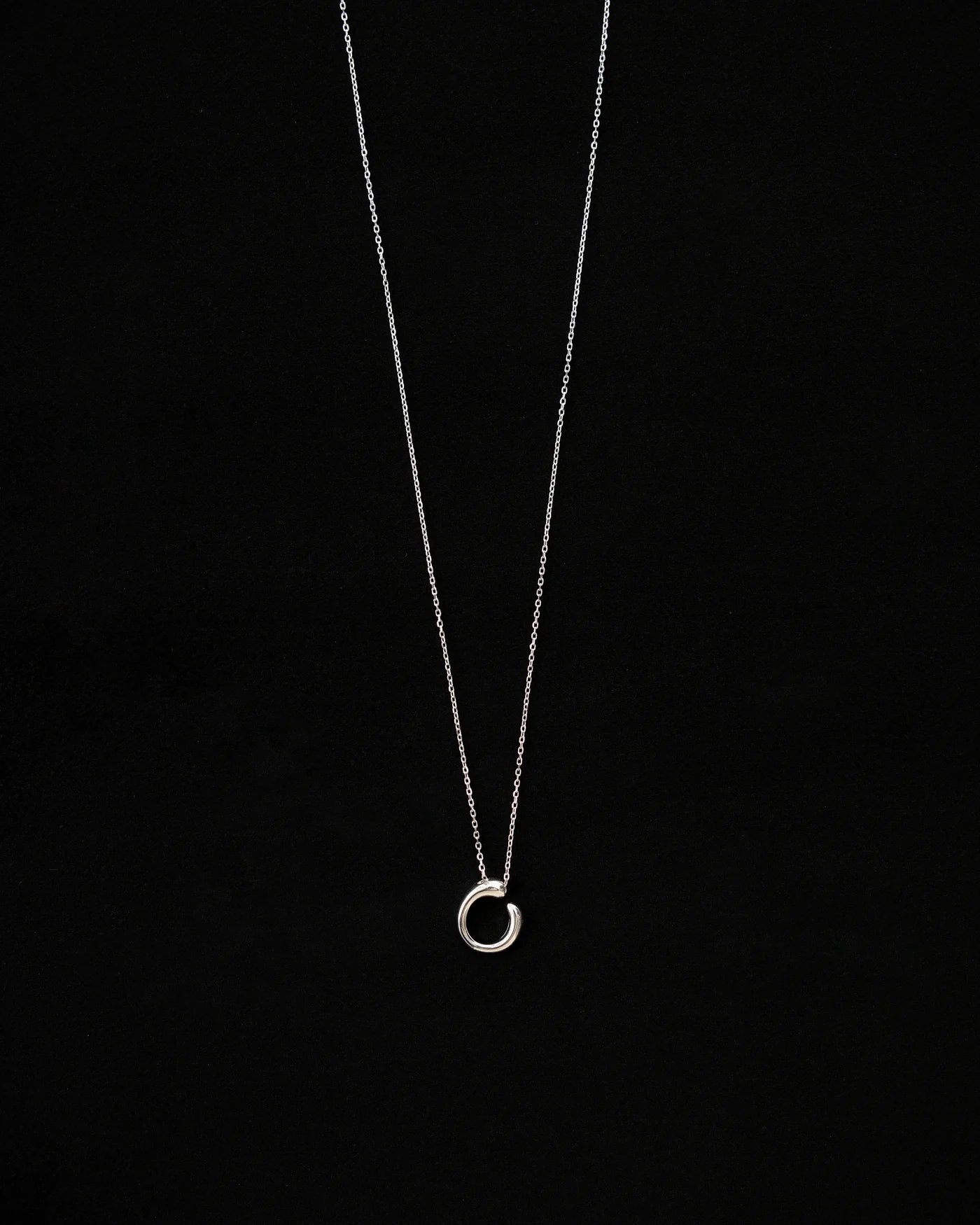 NOHEMI銀色C型吊墜項鍊