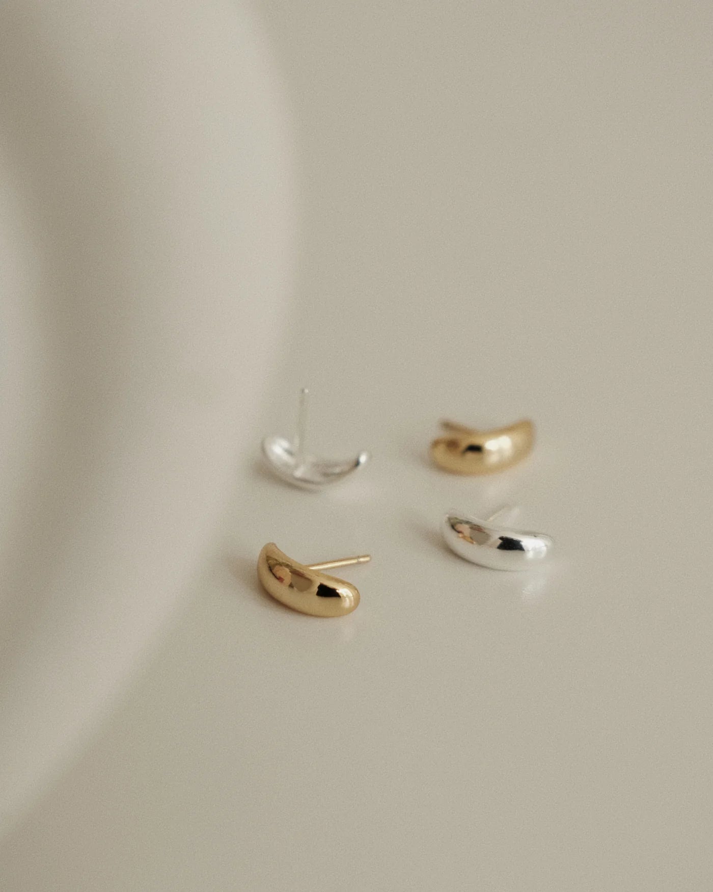 KIANA銀色扁平弧形耳環