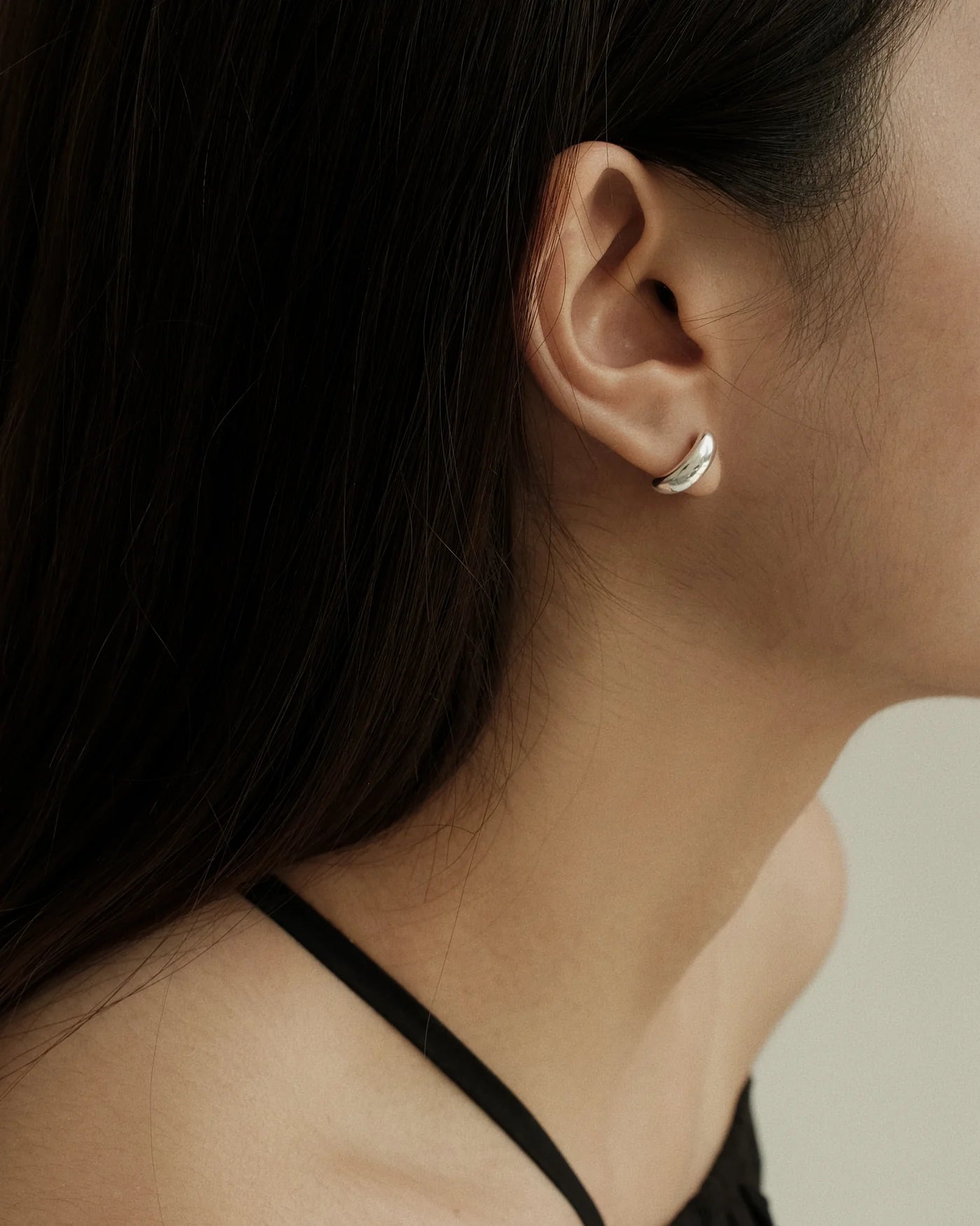 KIANA銀色扁平弧形耳環