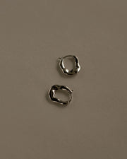 UNA銀色扁平不規則環形耳環