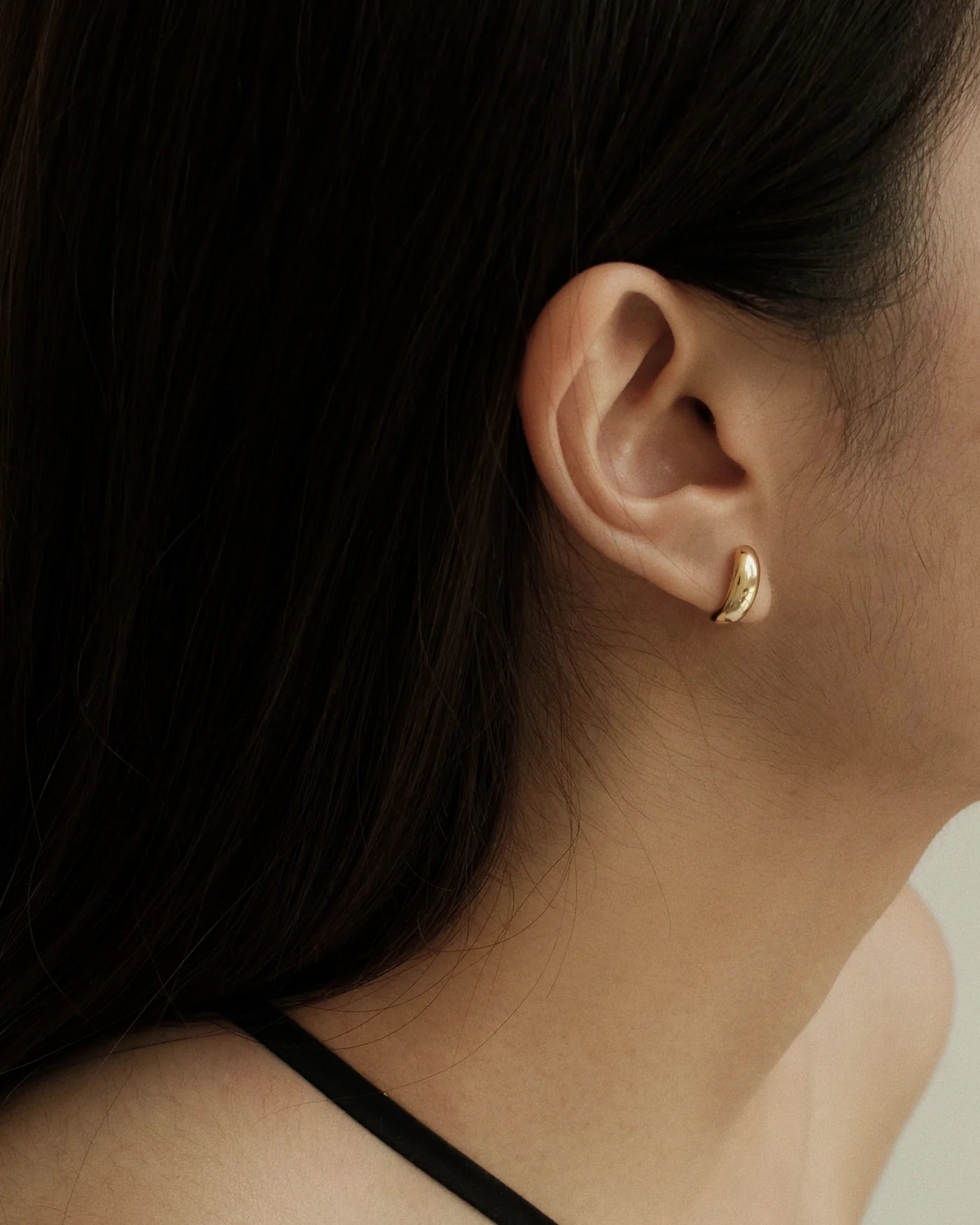 KIANA金色扁平弧形耳環