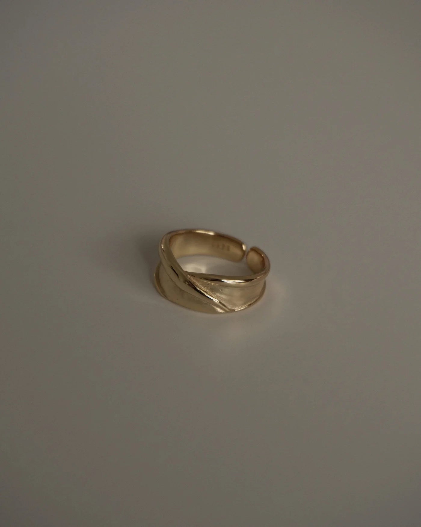 LUTZA金色扭轉式開口戒指