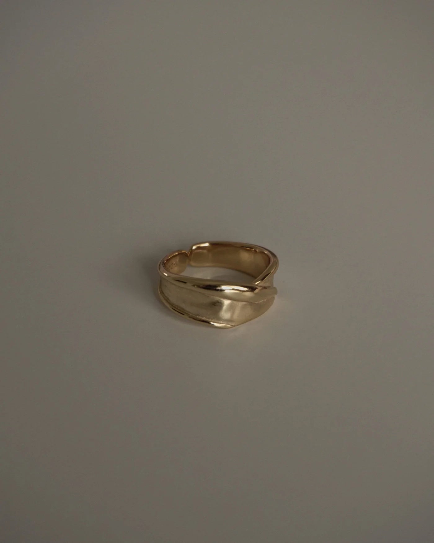 LUTZA金色扭轉式開口戒指