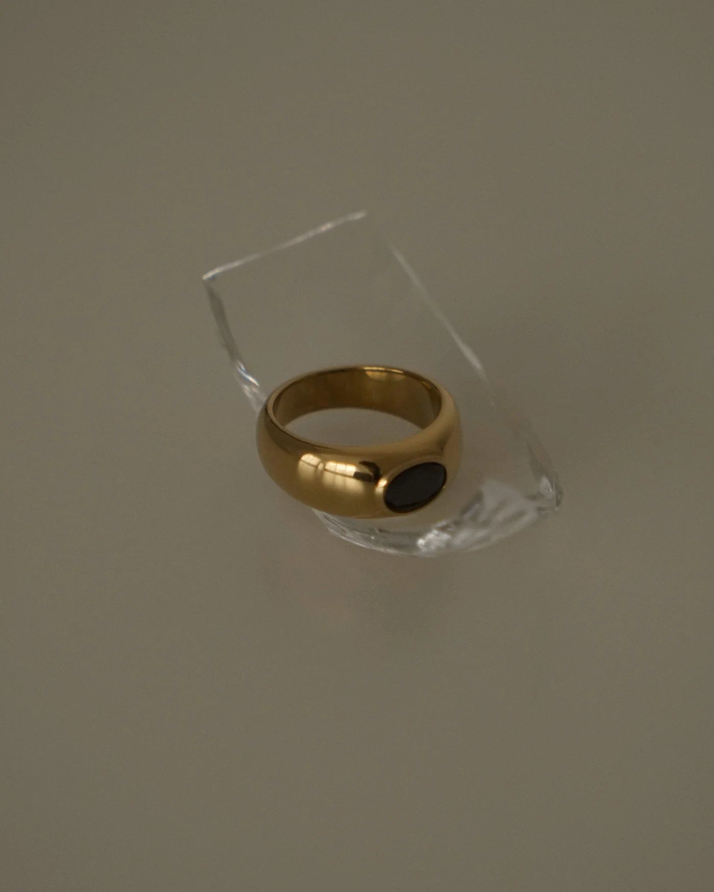 NADJA金色黑鑽圓頂戒指