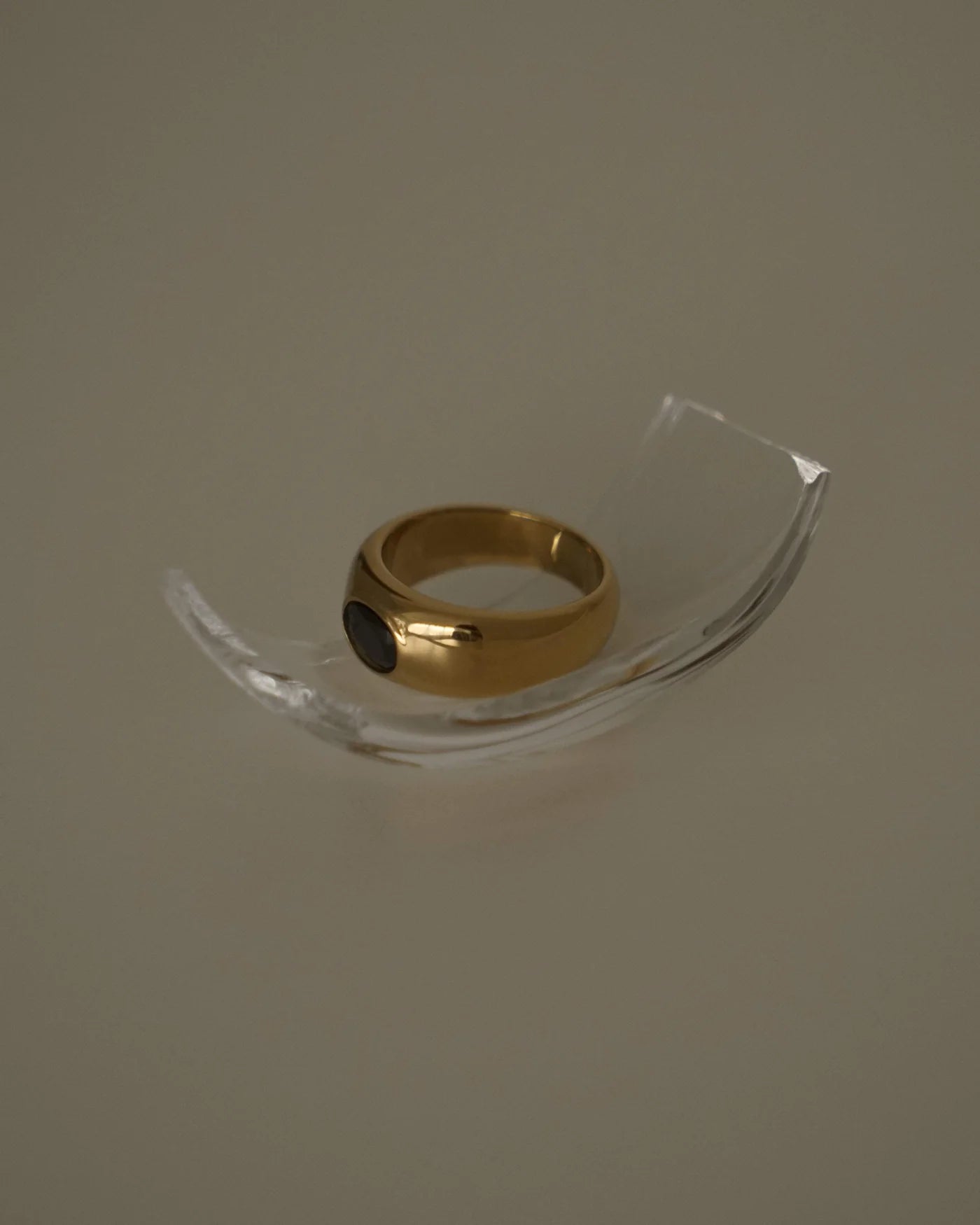 NADJA金色黑鑽圓頂戒指